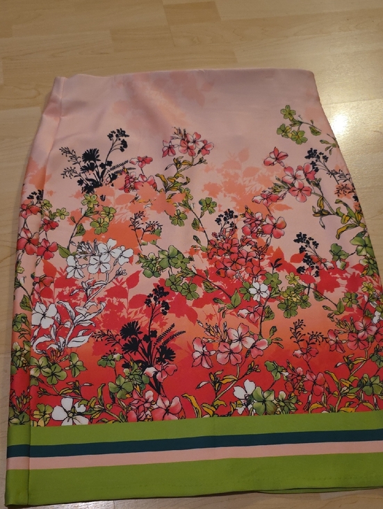 5 Twelve Dresses & Skirts - Floral Ombre Midi Skirt in Pink and Coral